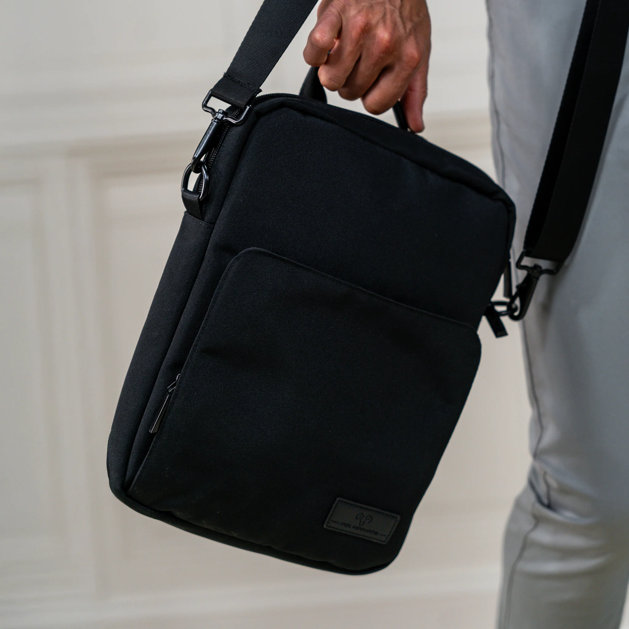 Black Soho Messenger Bag - Image 3