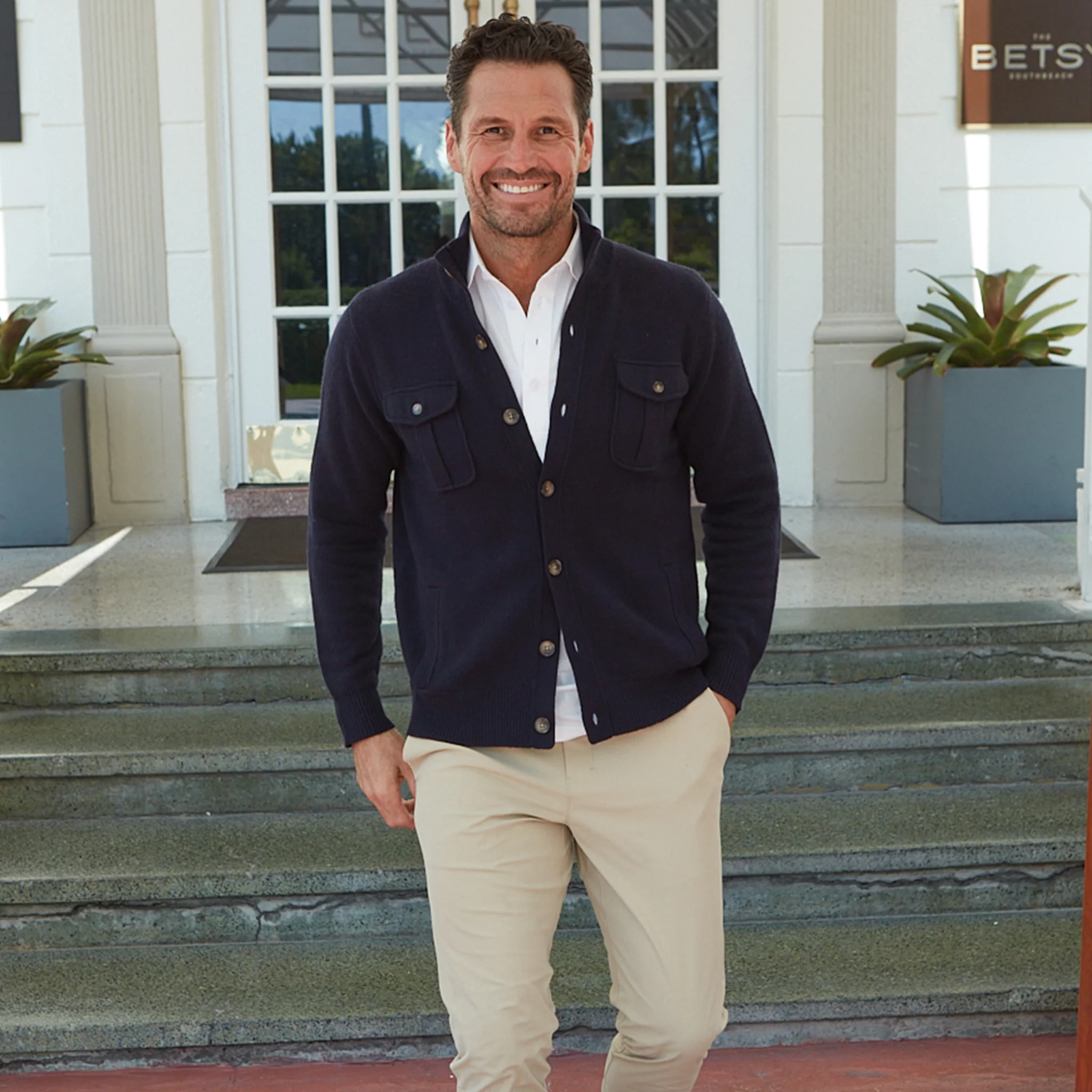 Napoli Cardigan in Wool & Cashmere Navy - Image 3